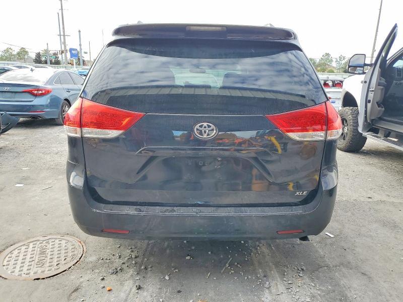 2011 Toyota Sienna xle