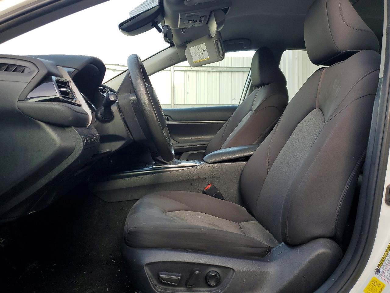 2020 Toyota Camry le