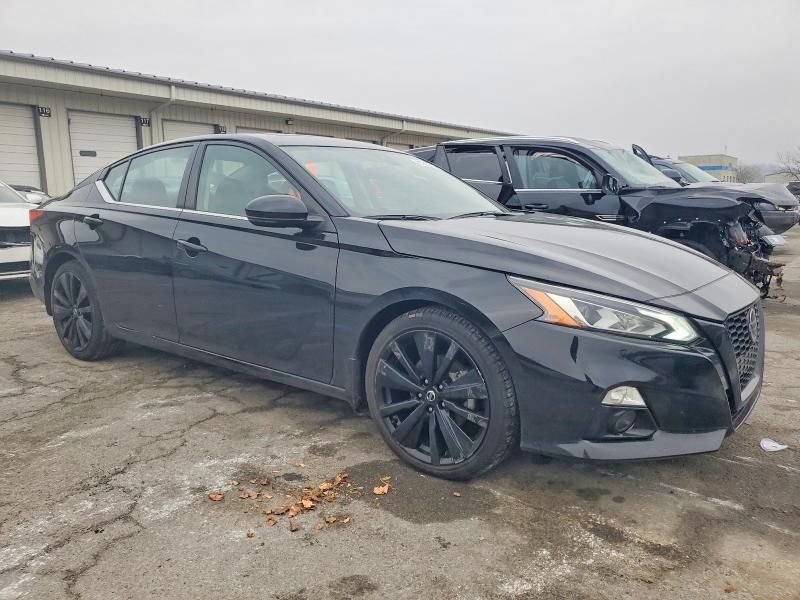 2022 Nissan Altima sr