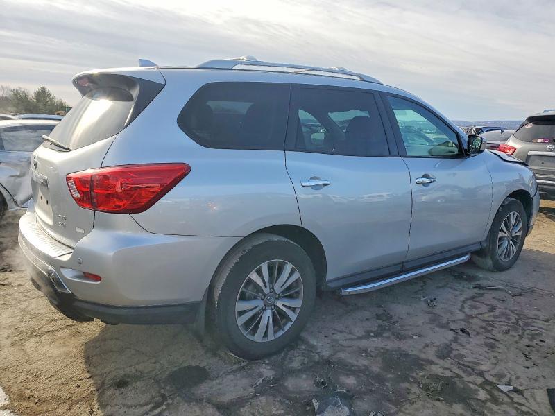 2020 Nissan Pathfinder sv