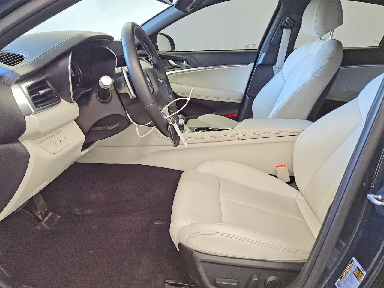 2025 Genesis G70 Base