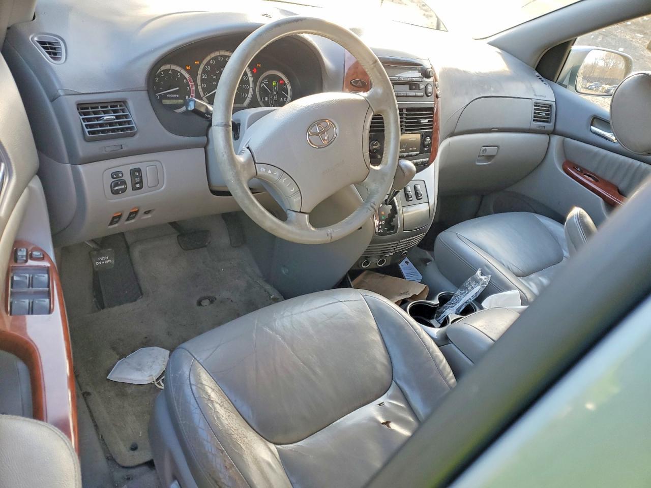 2004 Toyota Sienna xle