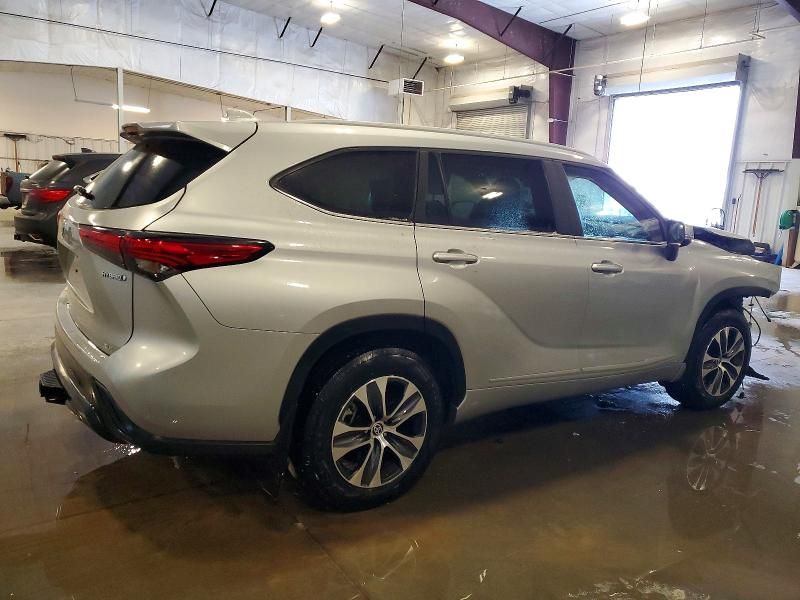 2023 Toyota Highlander Hybrid xle