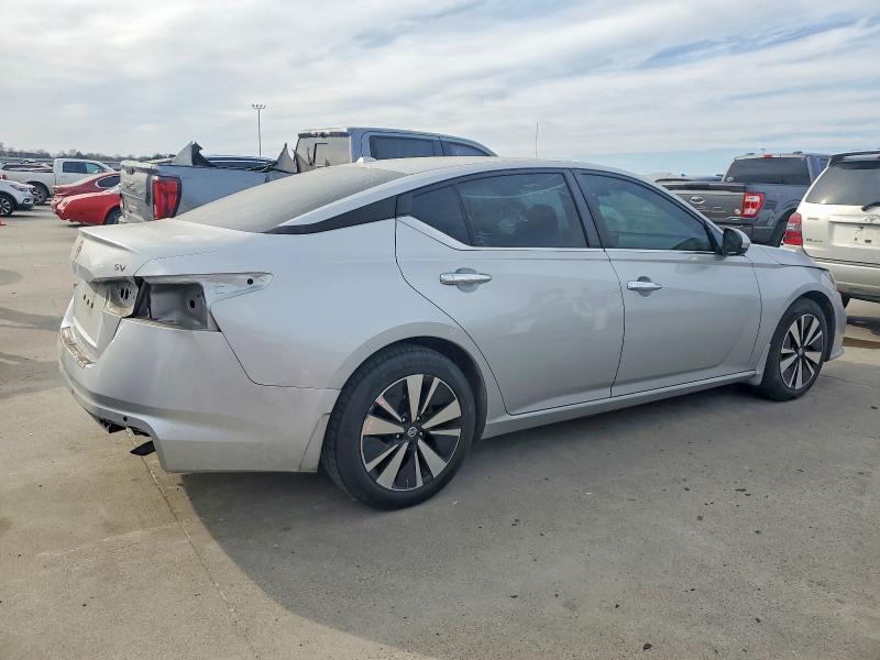 2021 Nissan Altima sv