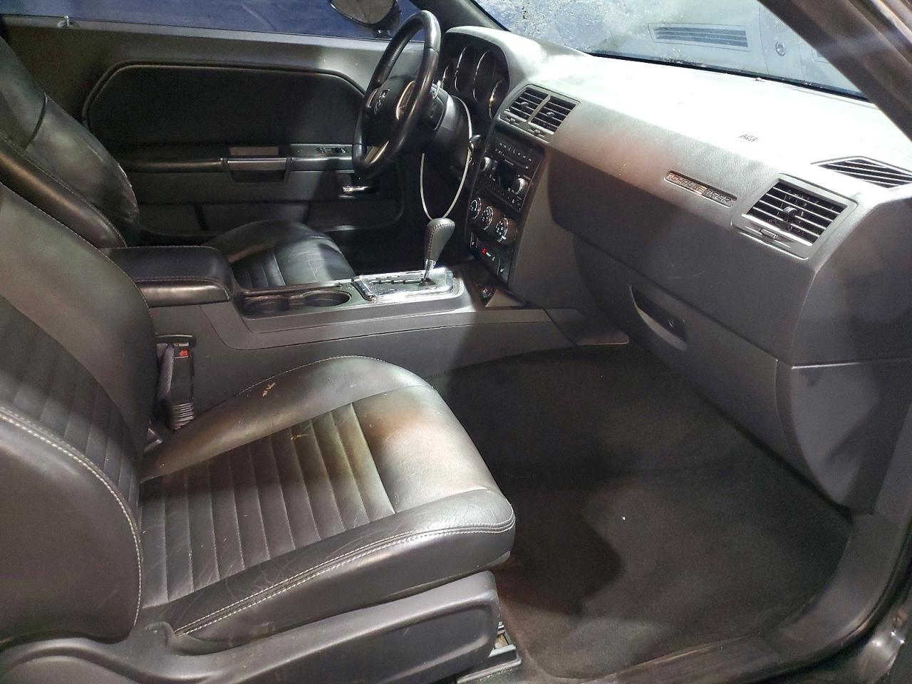 2012 Dodge Challenger sxt