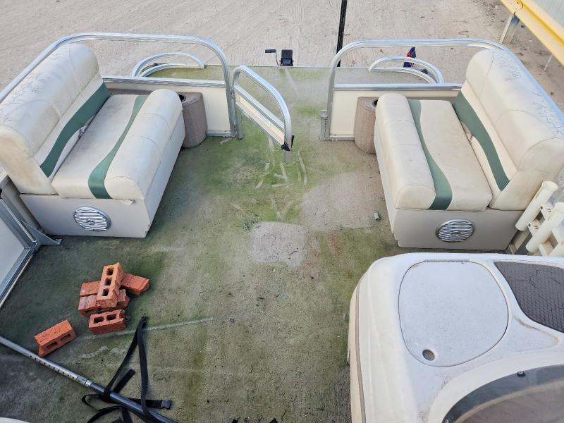 2011 Sun Tracker Pontoon Boat