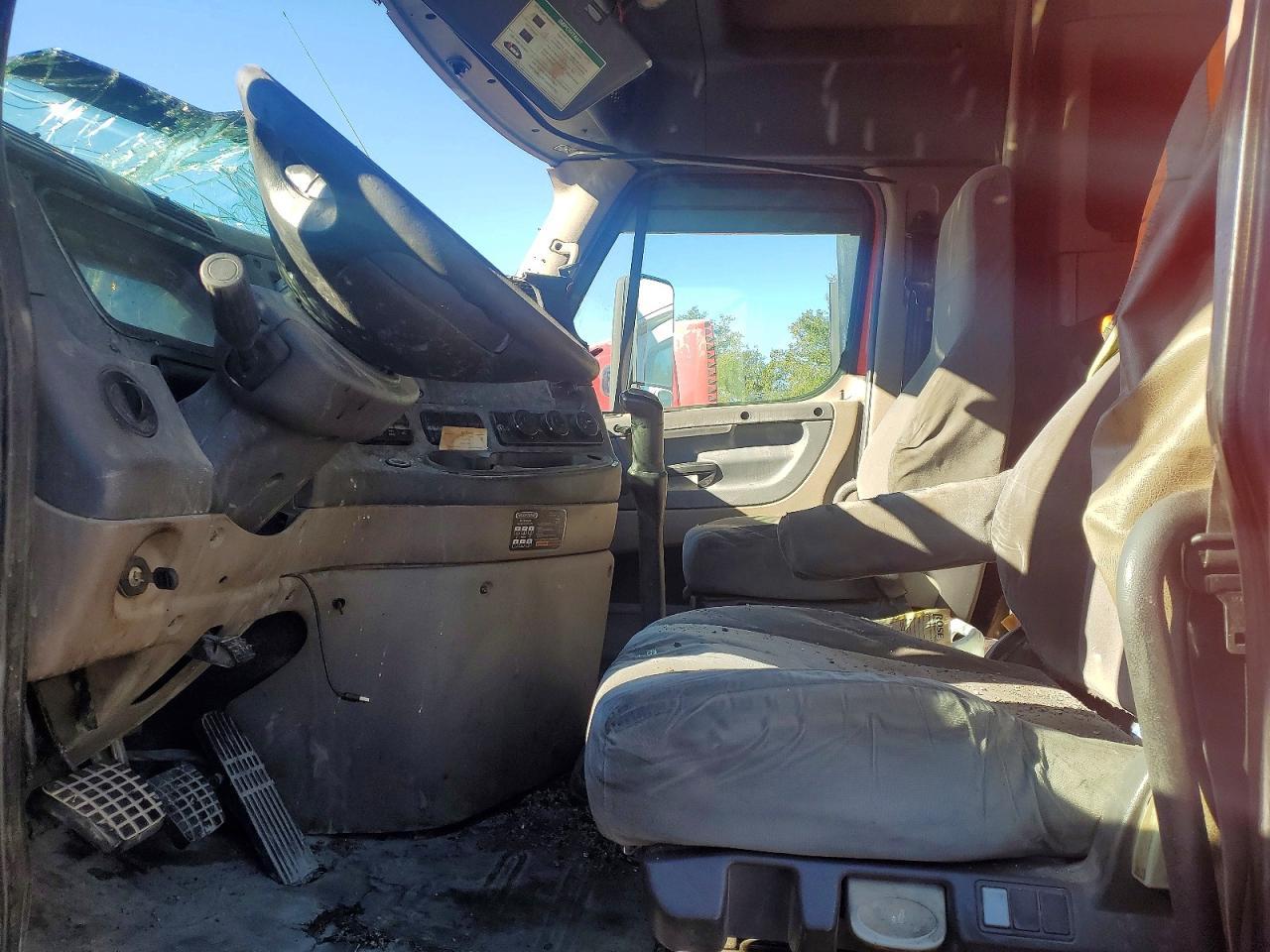 2015 Freigliner 2015 Freightliner Cascadia Semi Truck