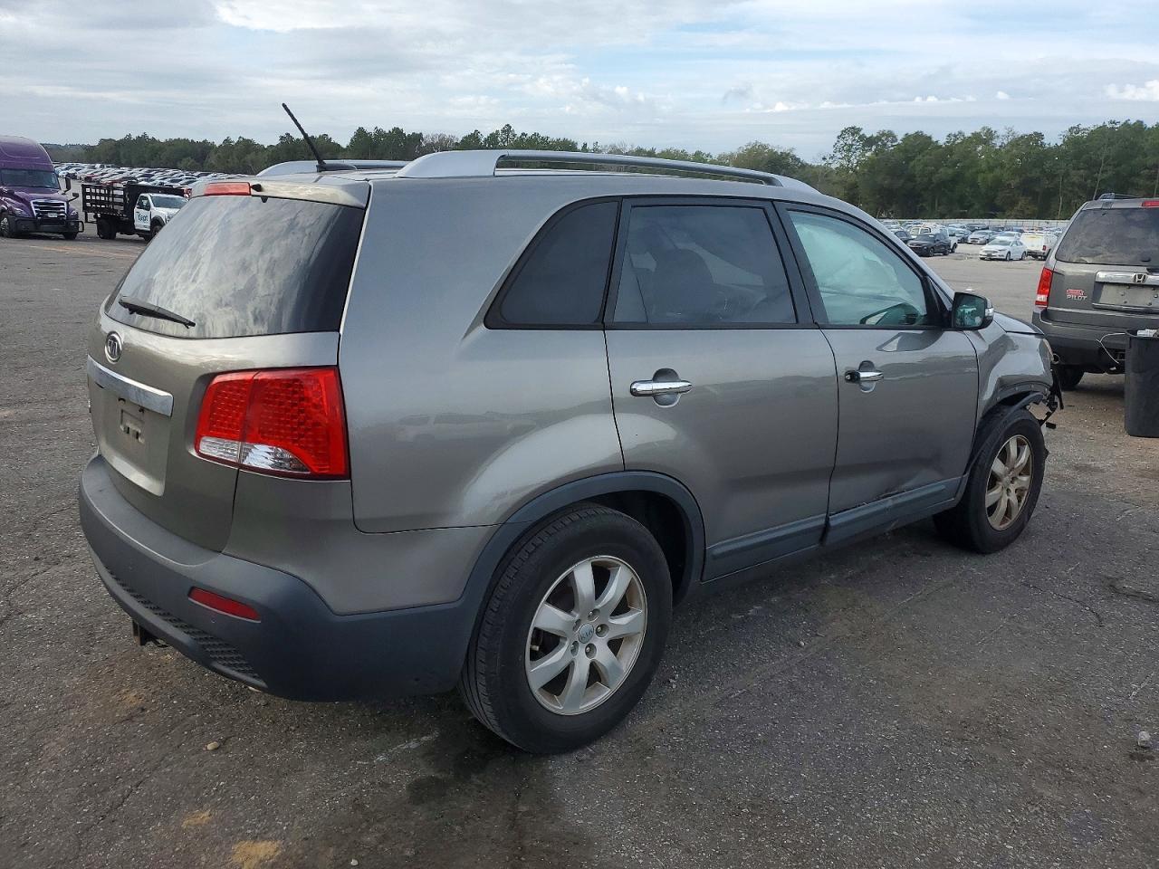 2013 KIA Sorento lx