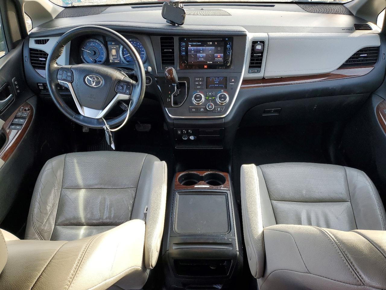 2017 Toyota Sienna xle