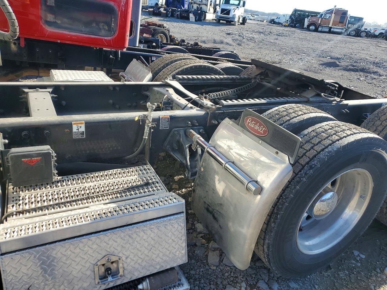 2018 Peterbilt 579 Semi Truck