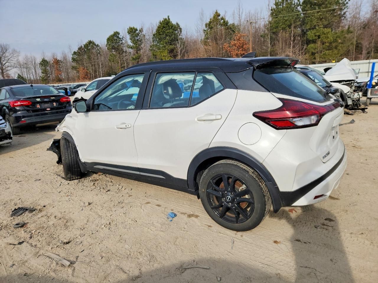 2023 Nissan Kicks sr