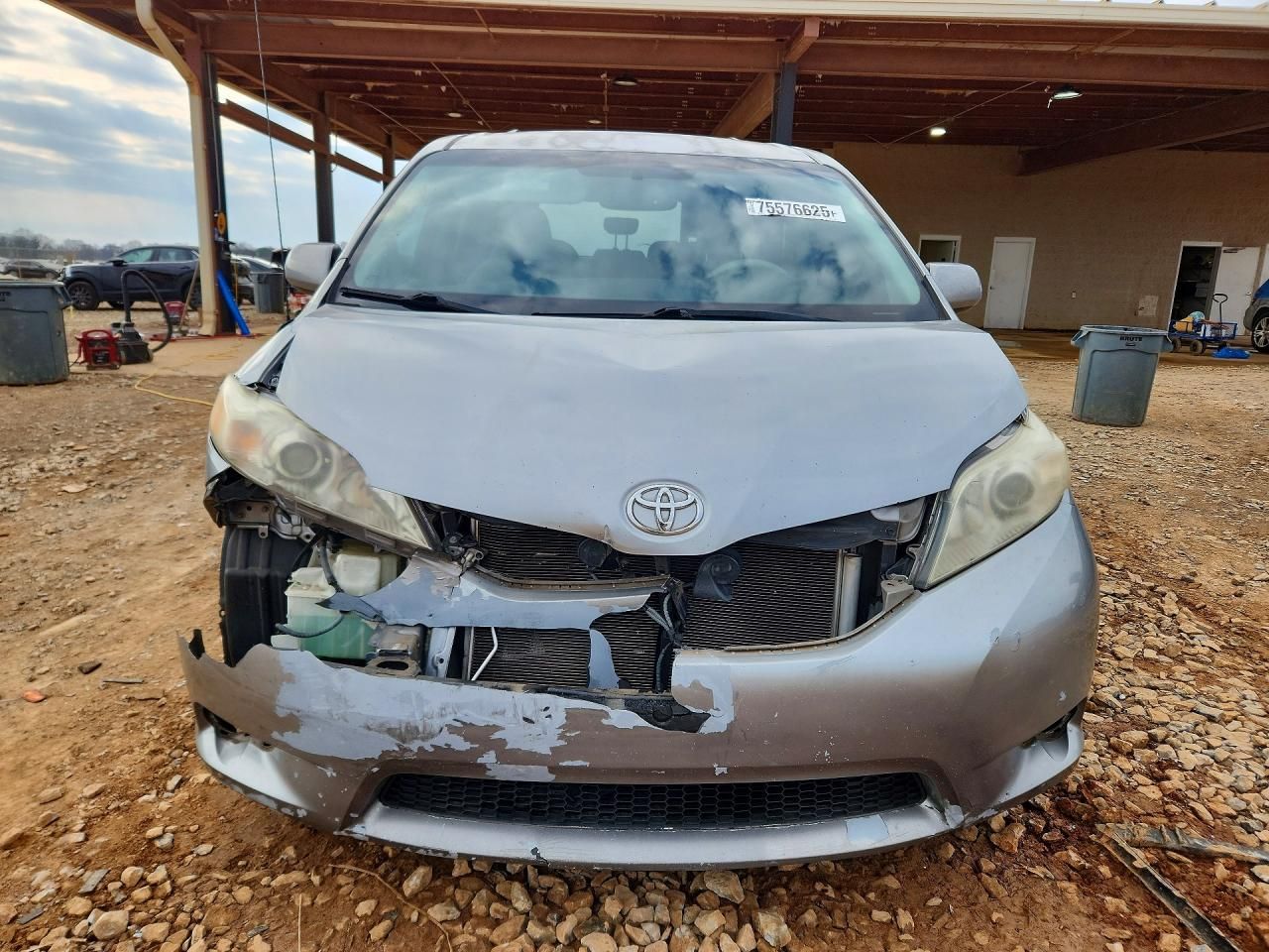 2011 Toyota Sienna le