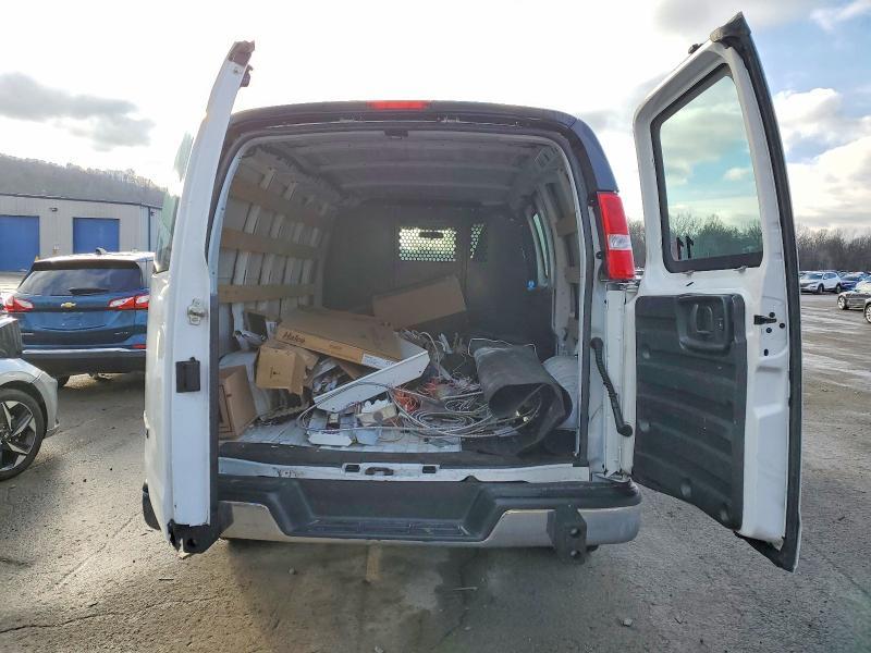 2022 GMC Savana G2500 Delivery Van