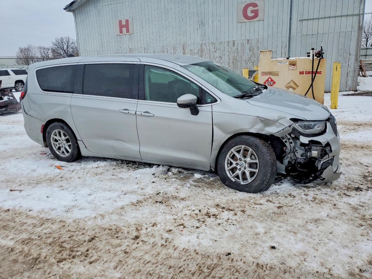 2023 Chrysler Pacifica Touring l