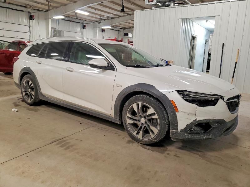 2018 Buick Regal Tourx Essence