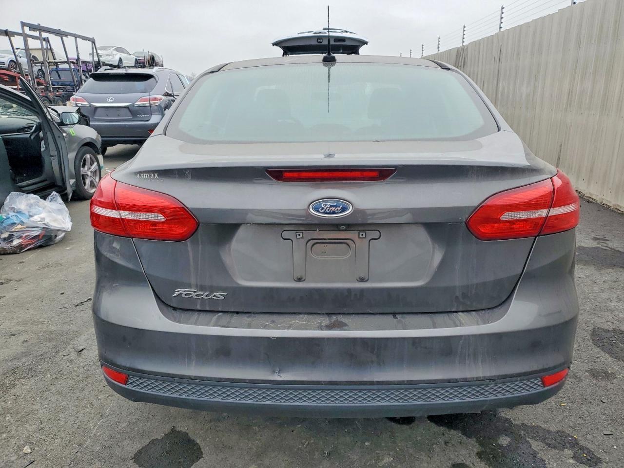 2016 Ford Focus s