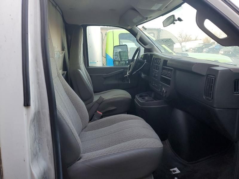 2019 Chevrolet Express box Truck