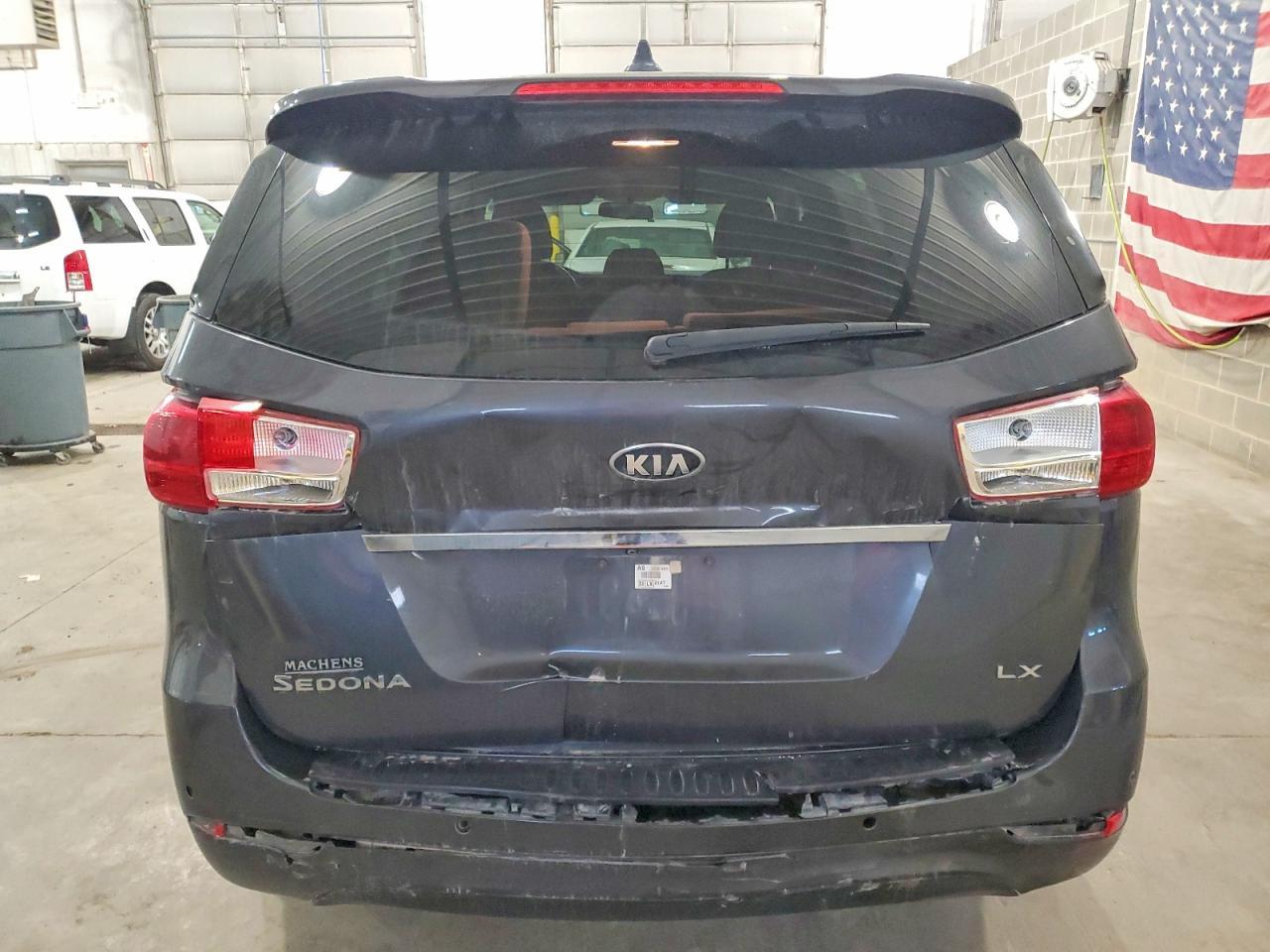 2016 KIA Sedona lx