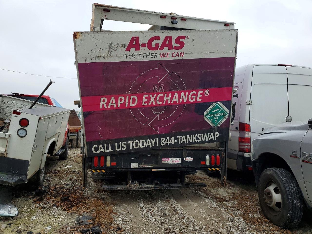2017 Isuzu Npr hd box Truck