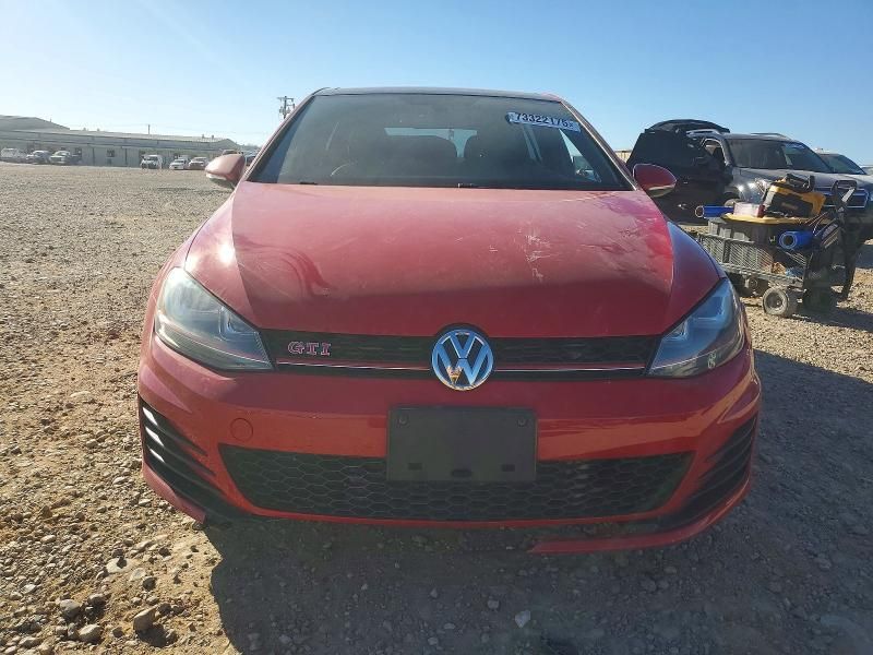 2016 Volkswagen Golf Base / s