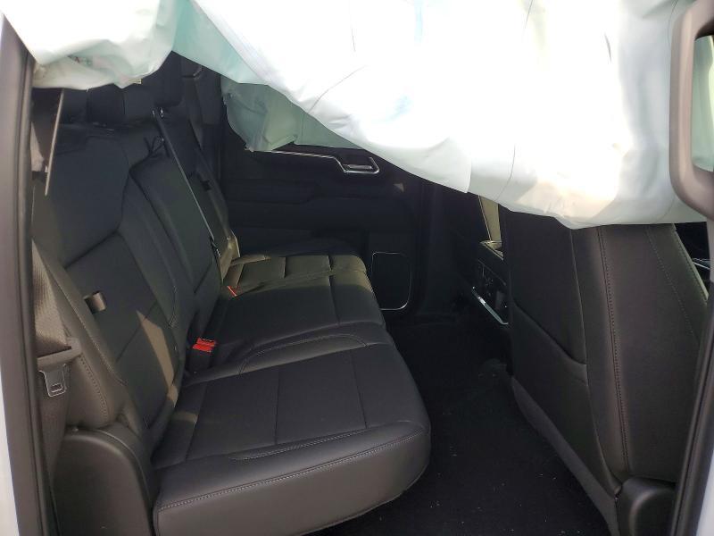 2024 GMC Sierra K1500 slt