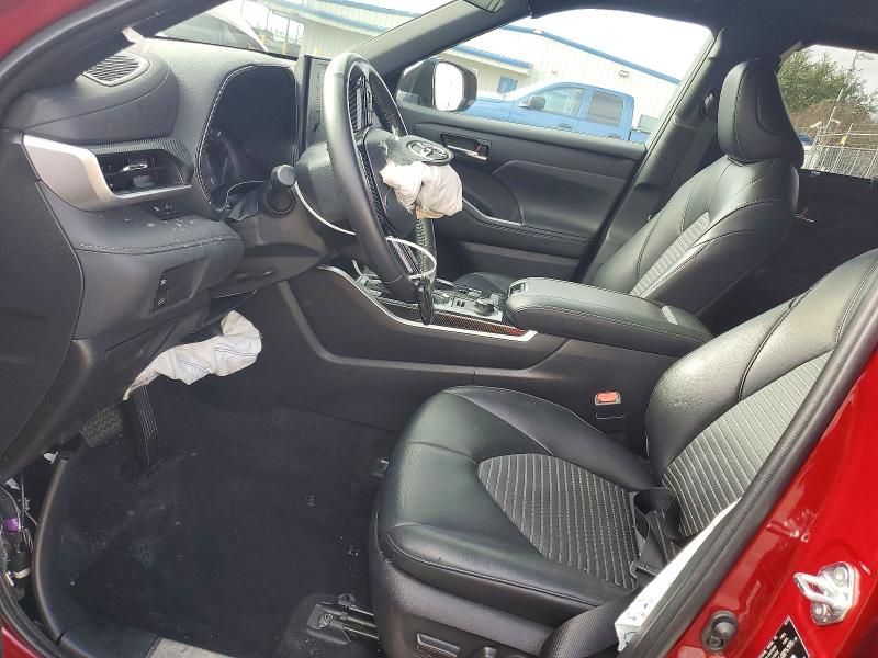 2022 Toyota Highlander xse