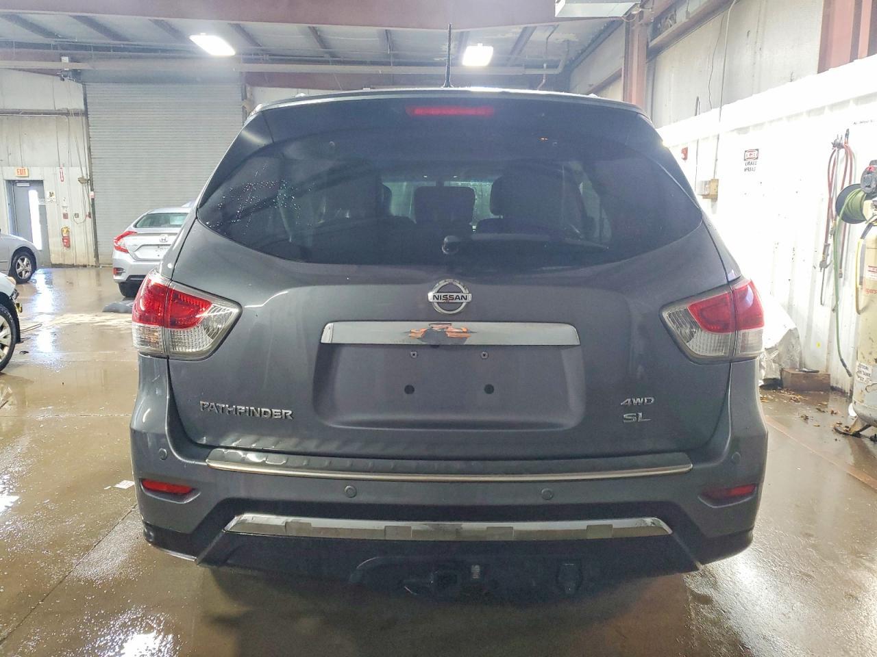 2016 Nissan Pathfinder sl