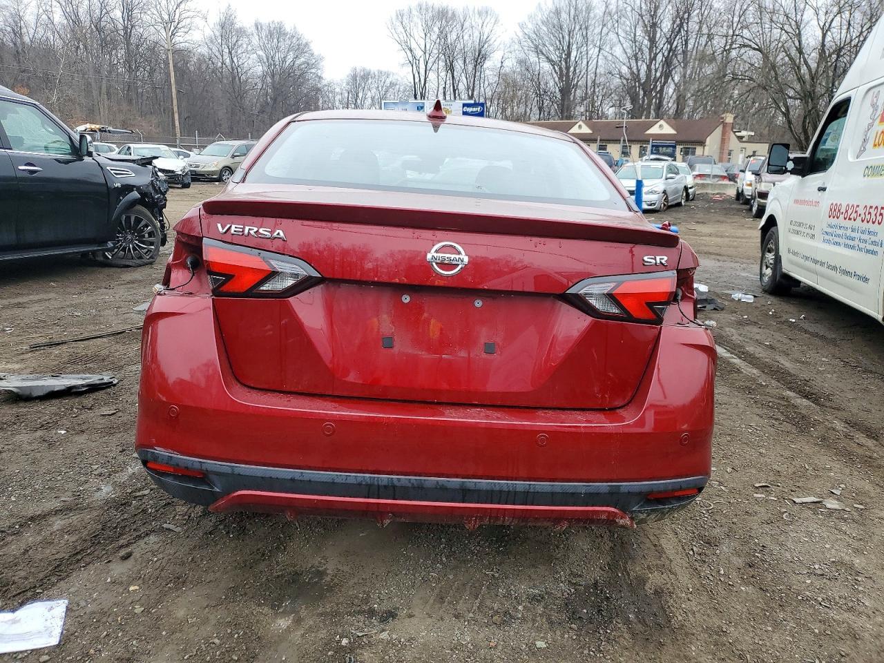 2021 Nissan Versa sr