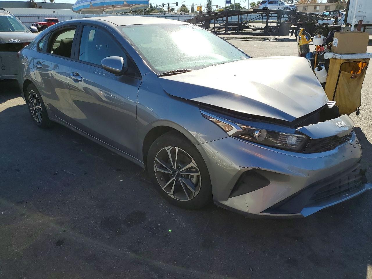 2024 KIA Forte lx