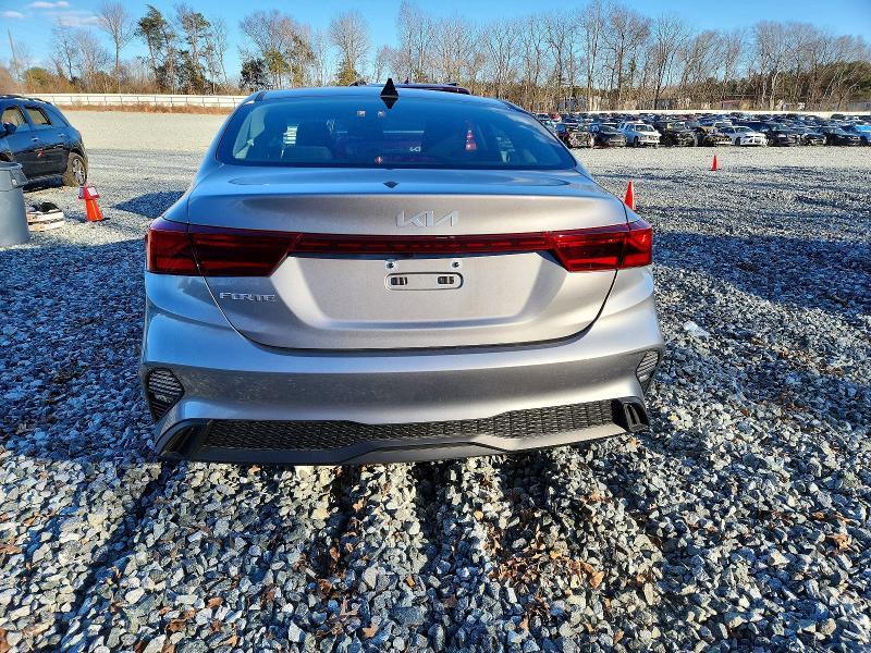 2024 KIA Forte lx