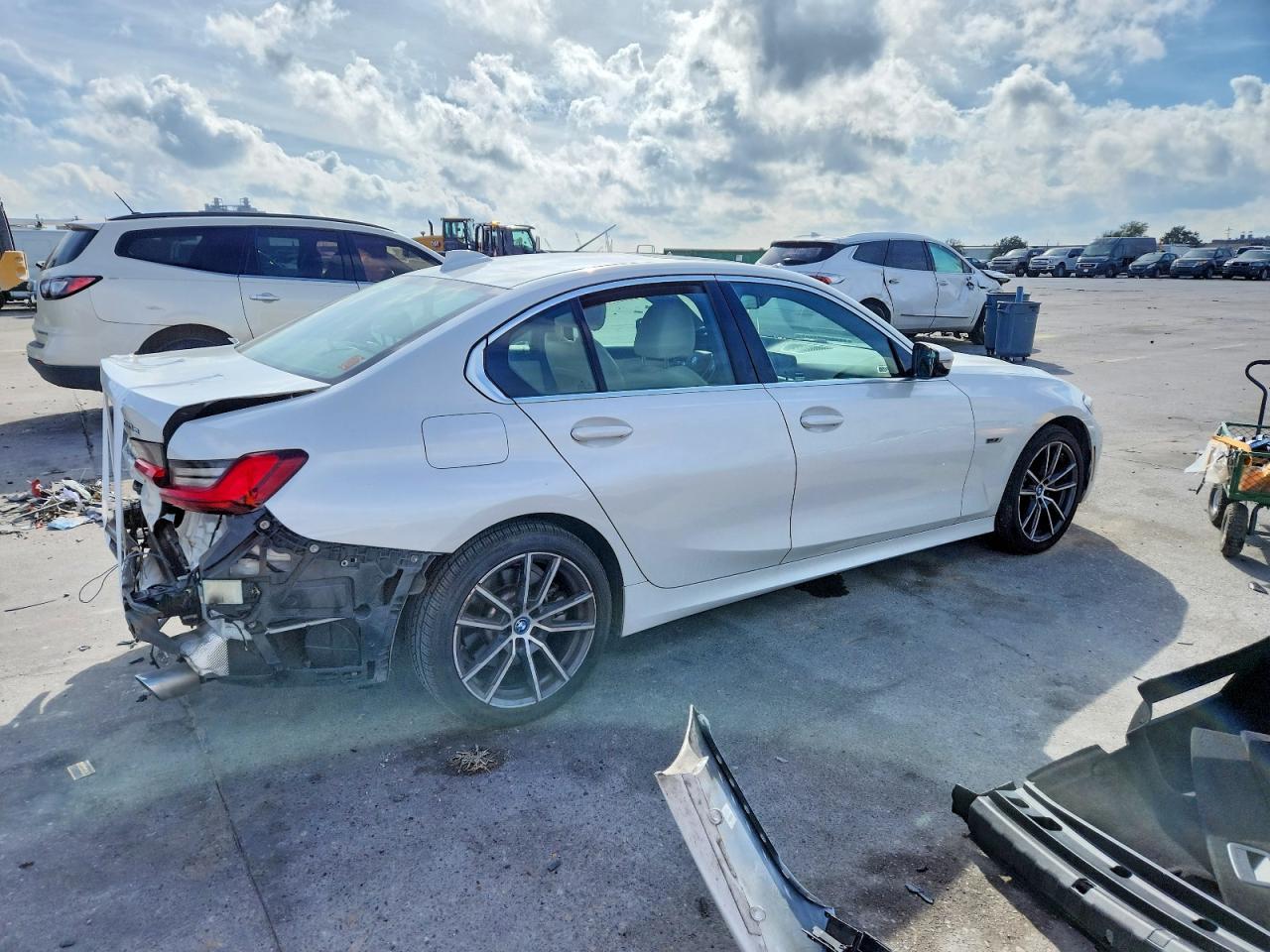 2022 BMW 330xe