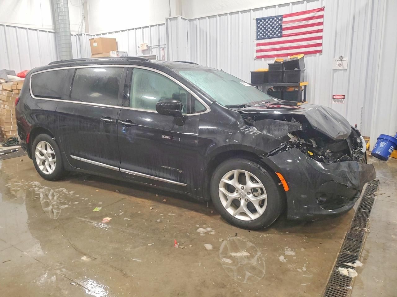 2017 Chrysler Pacifica Touring l
