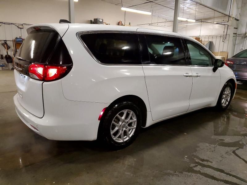 2024 Chrysler Voyager lx