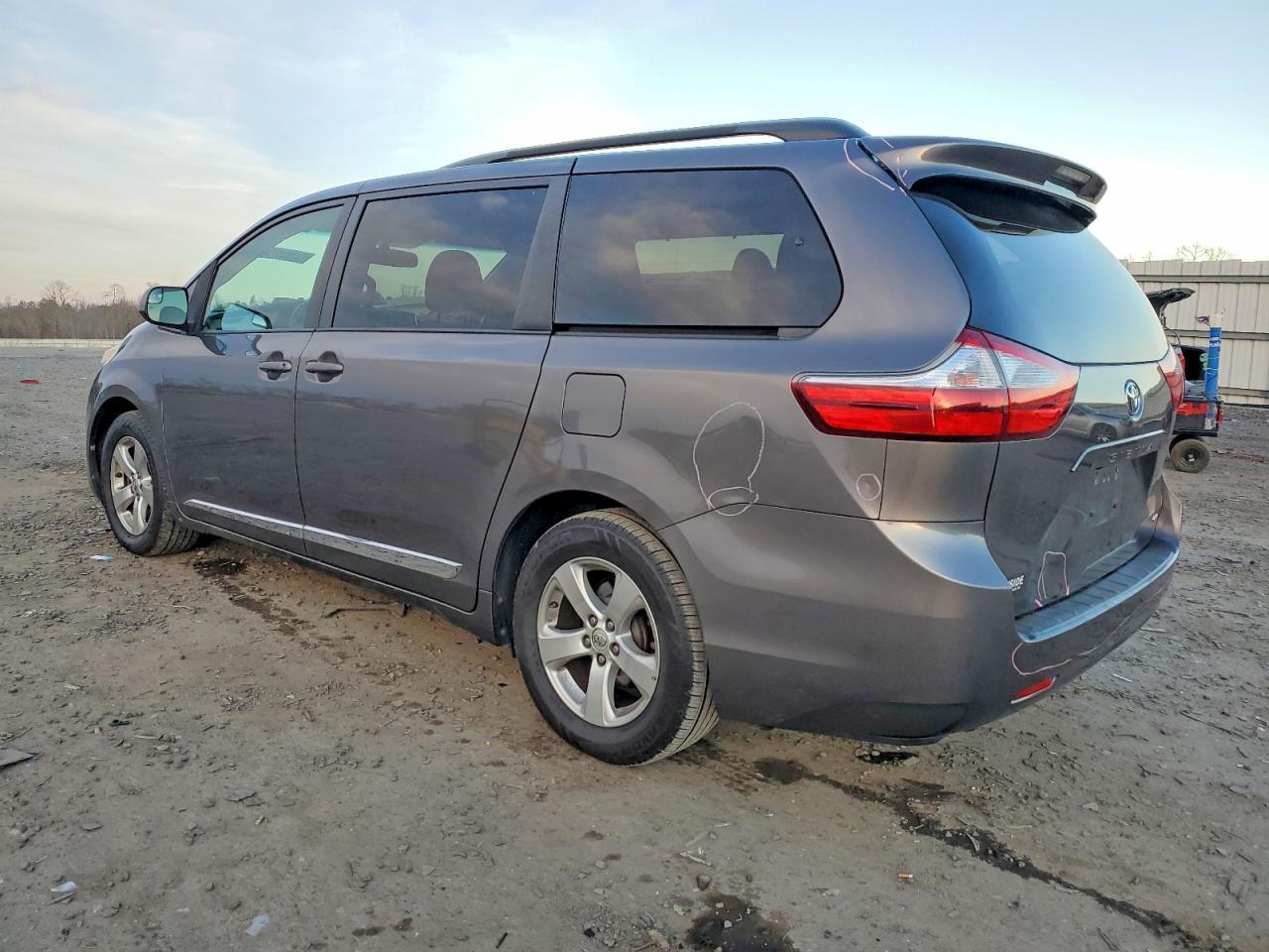 2017 Toyota Sienna le
