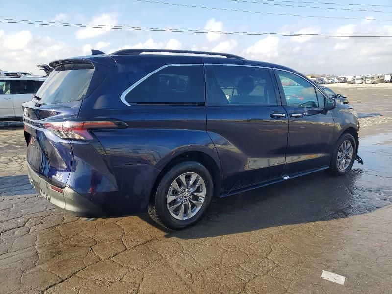 2023 Toyota Sienna xle