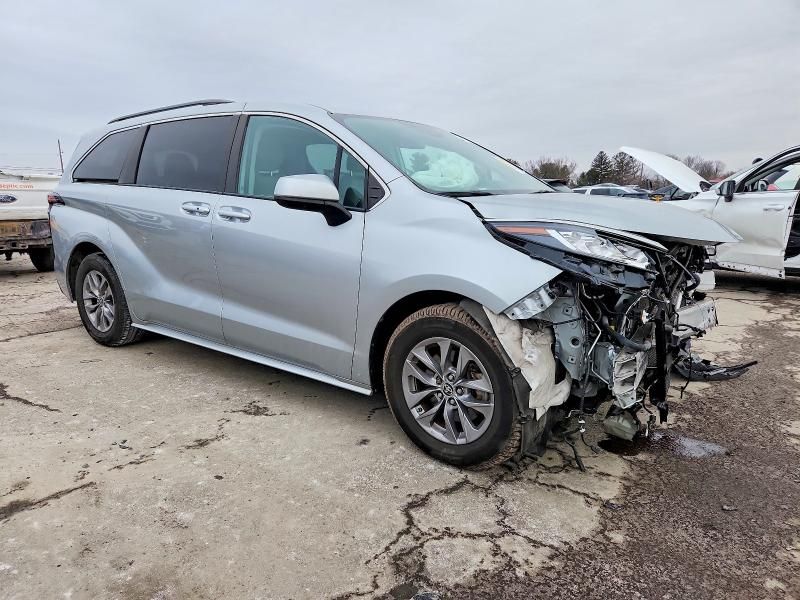2022 Toyota Sienna le