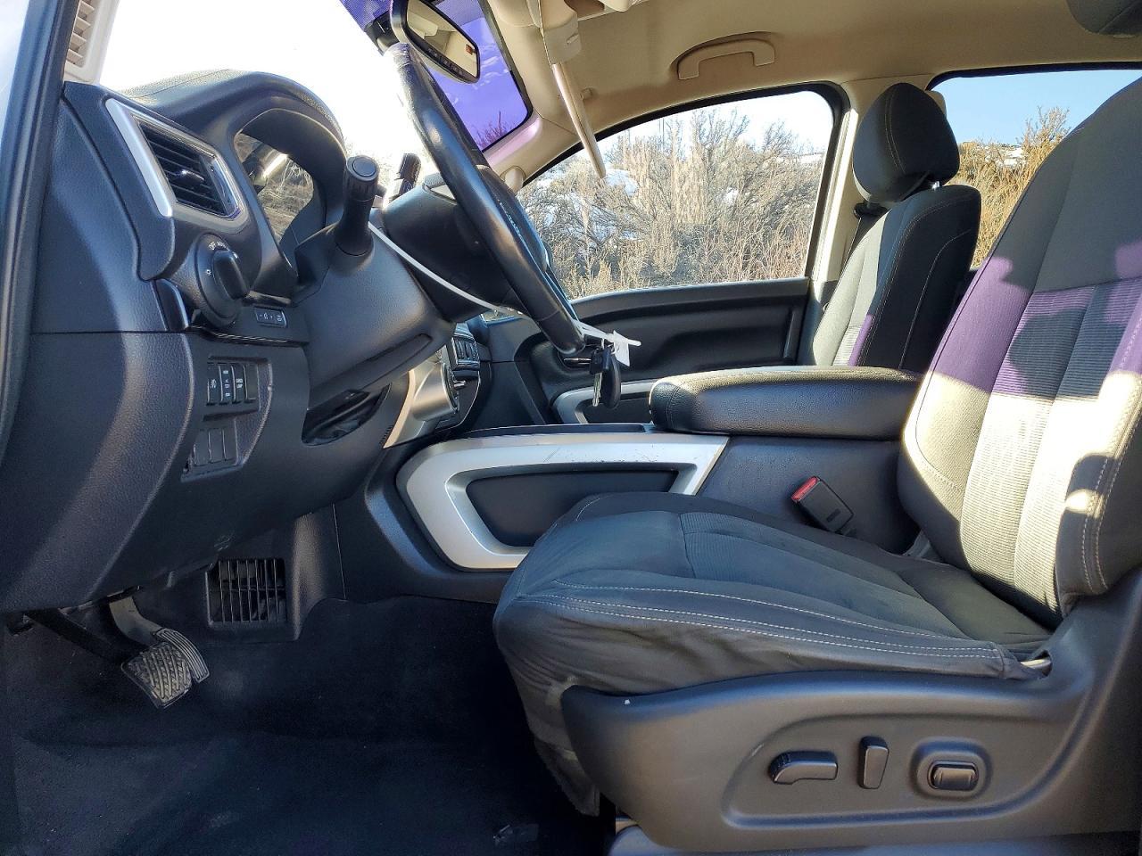 2016 Nissan Titan xd sl