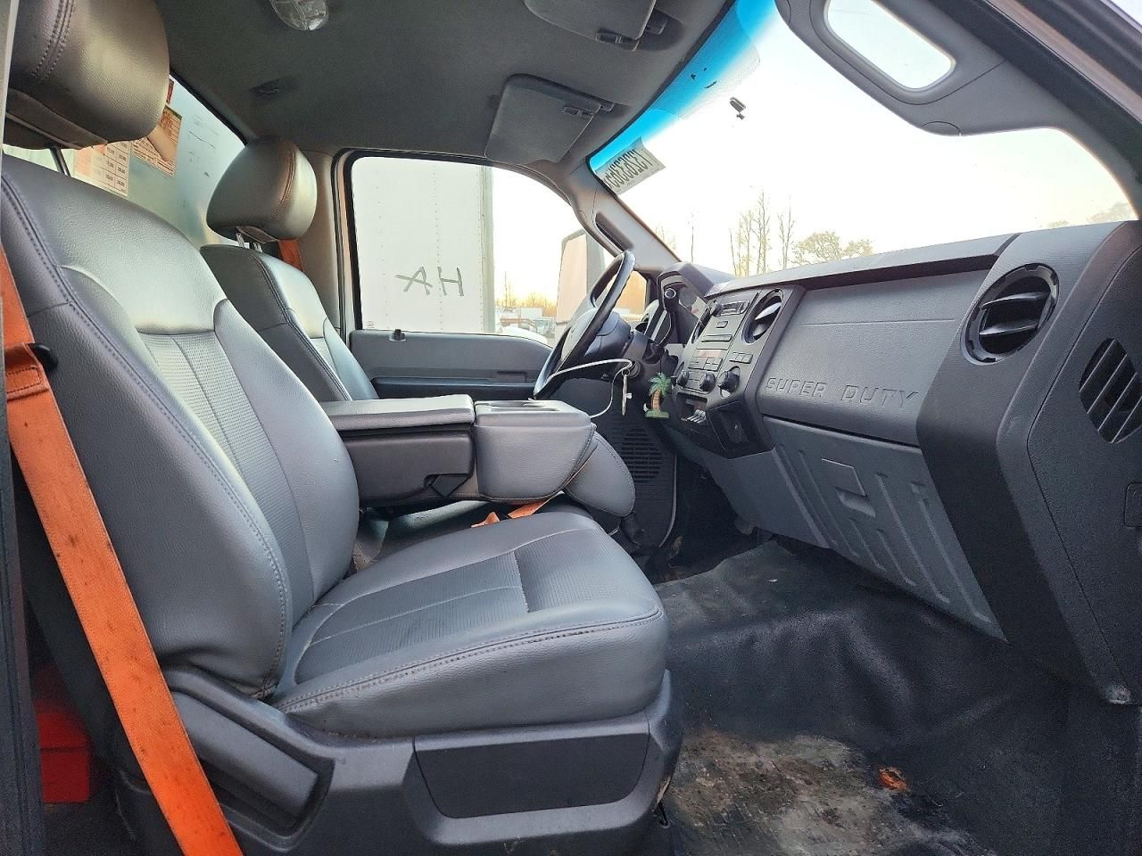 2015 Ford F750 BOX Truck