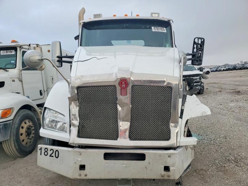 2021 Kenworth T880 Semi Truck