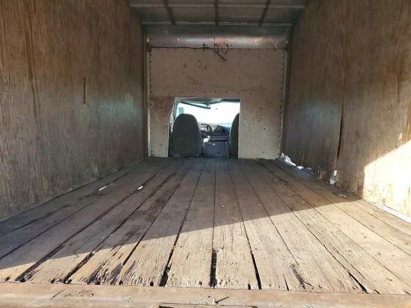 2001 Ford E350 BOX Truck