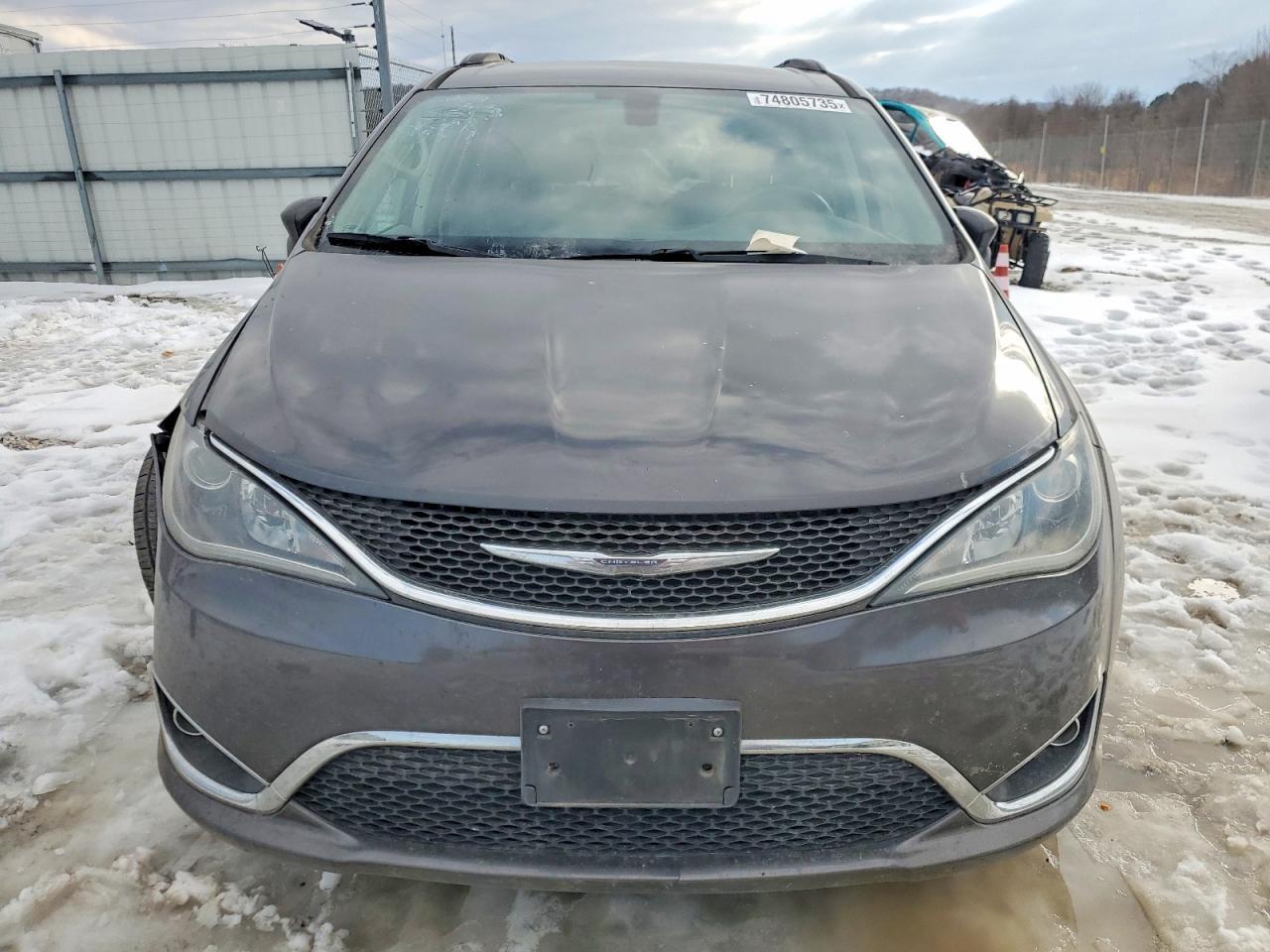 2017 Chrysler Pacifica Touring l