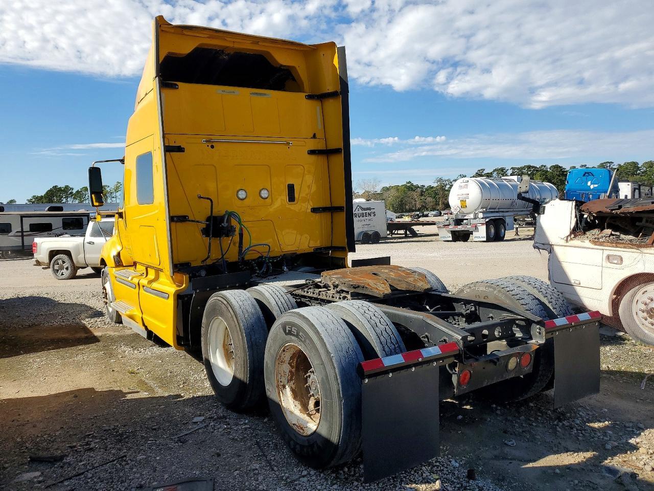 2015 International Prostar Semi Truck