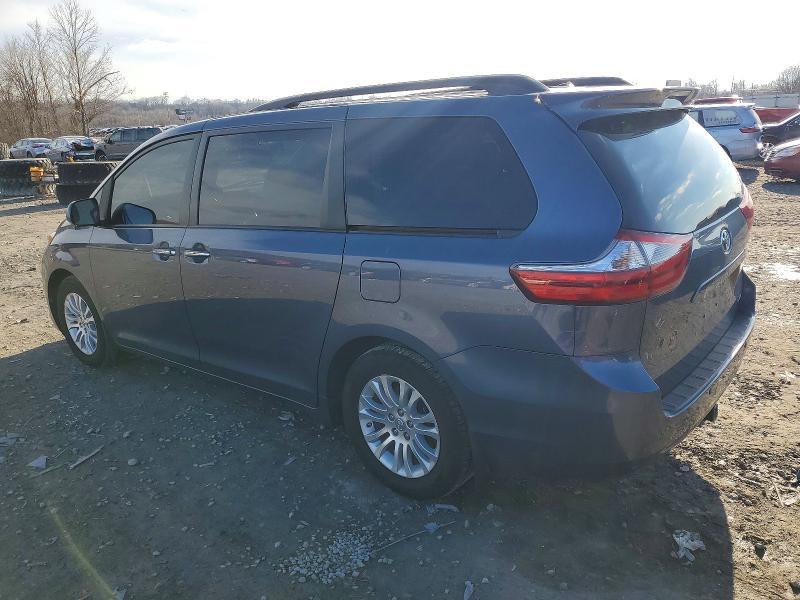 2017 Toyota Sienna xle