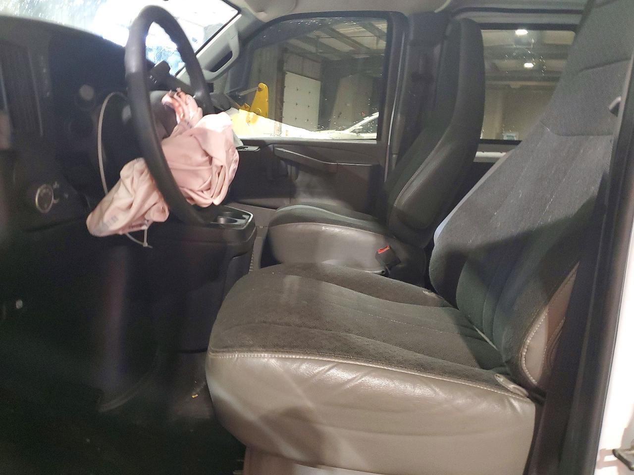 2022 Chevrolet Express G2500 Delivery Van