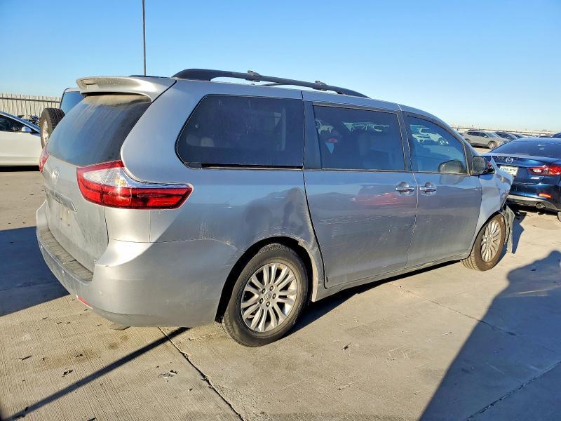 2016 Toyota Sienna xle Premium 8-passenger