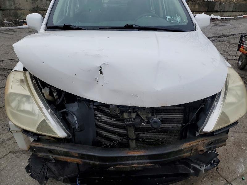 2011 Nissan Versa 1.8 s