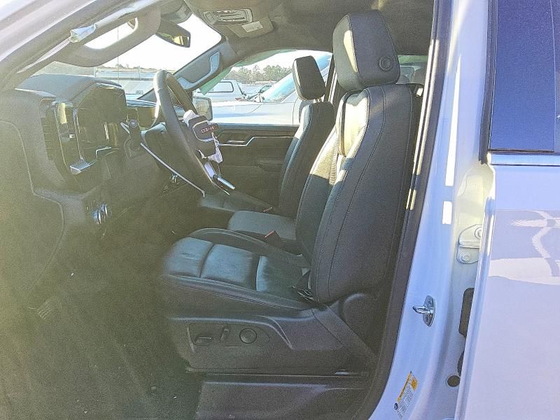 2025 GMC Sierra K1500 slt