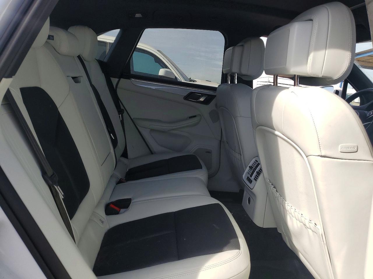 2023 Porsche Macan s