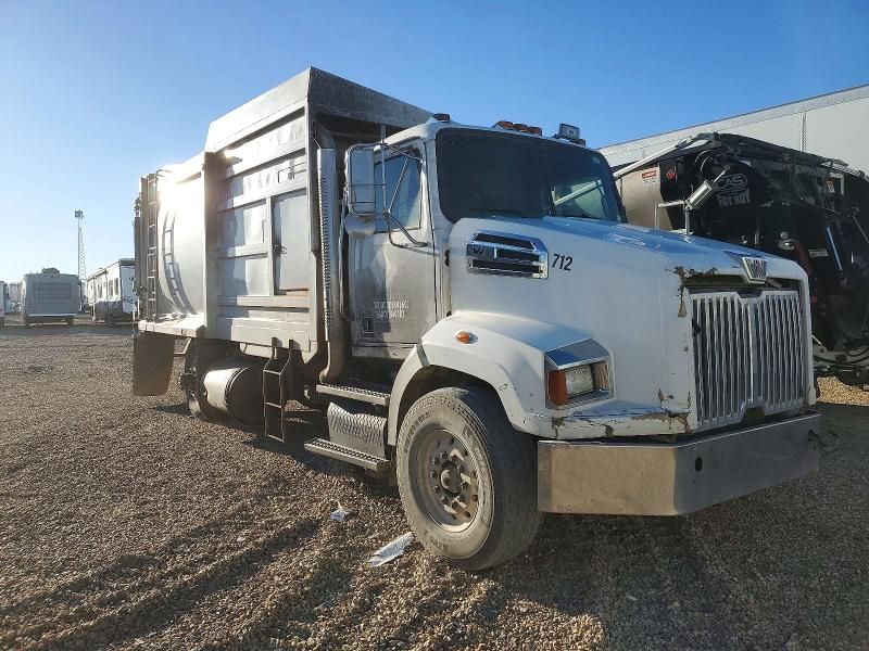 2015 Western Star 2015 Western Star 4700 Refuse Truck