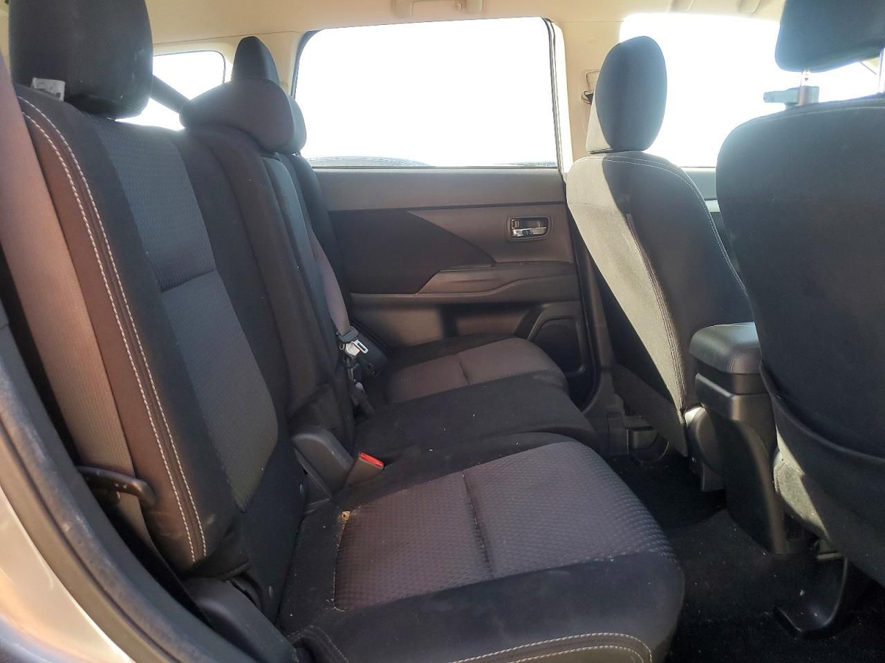 2017 Mitsubishi Outlander es